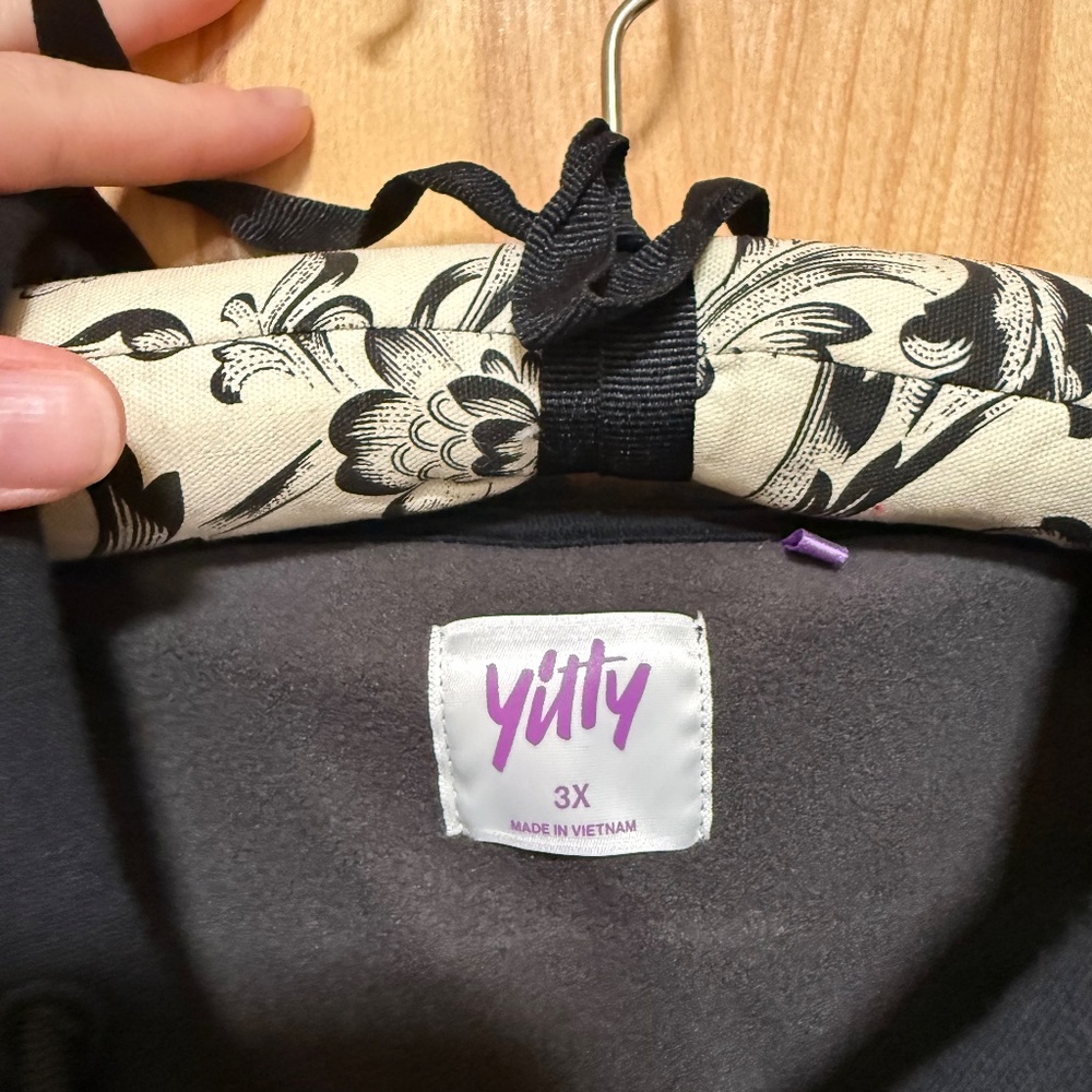 YITTY Cozy Fleece Cropped Hoodie - Limited Edition Vday - Picture 2 of 4